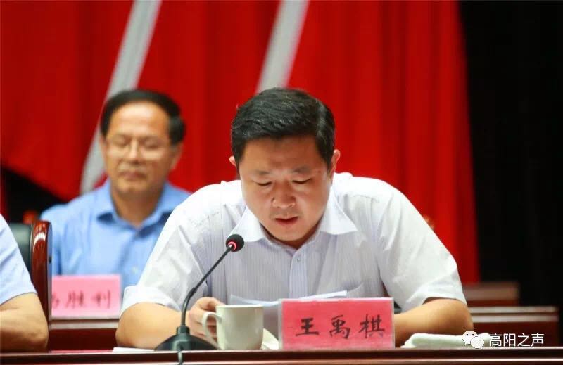 会上,县委副书记陈江河就党的建设和社会稳定工作讲了意见.